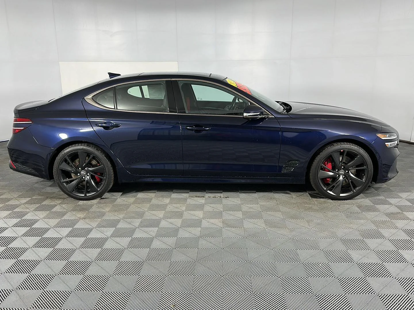 Used 2023 Capri Blue Genesis 3.3T image 10