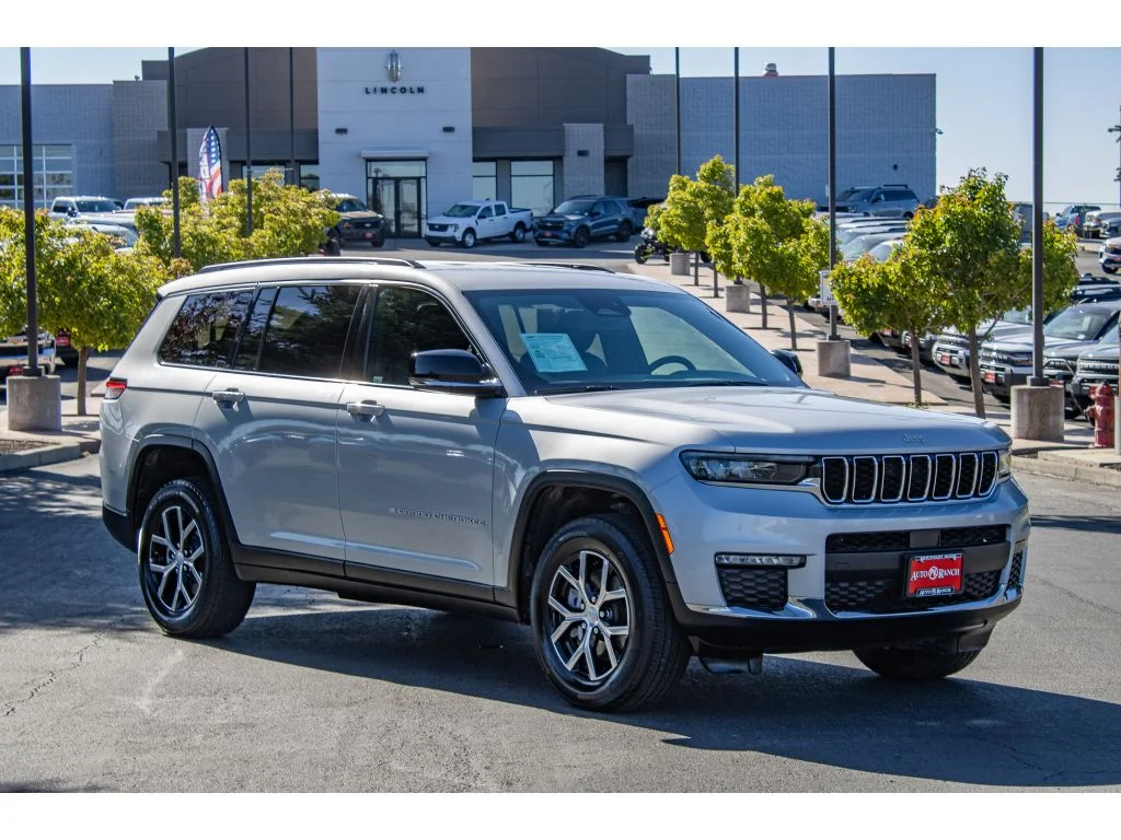 Used 2024 Silver Zynith Jeep Limited image 2