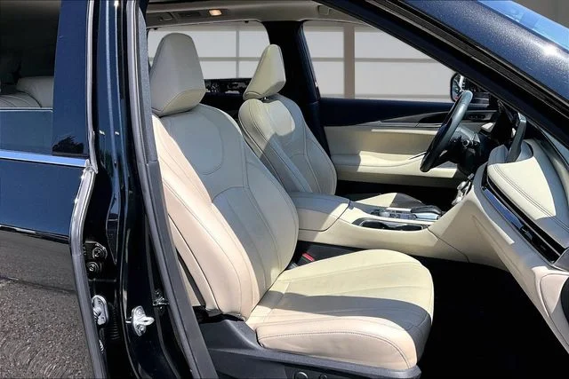 Used 2023 Black INFINITI LUXE image 7