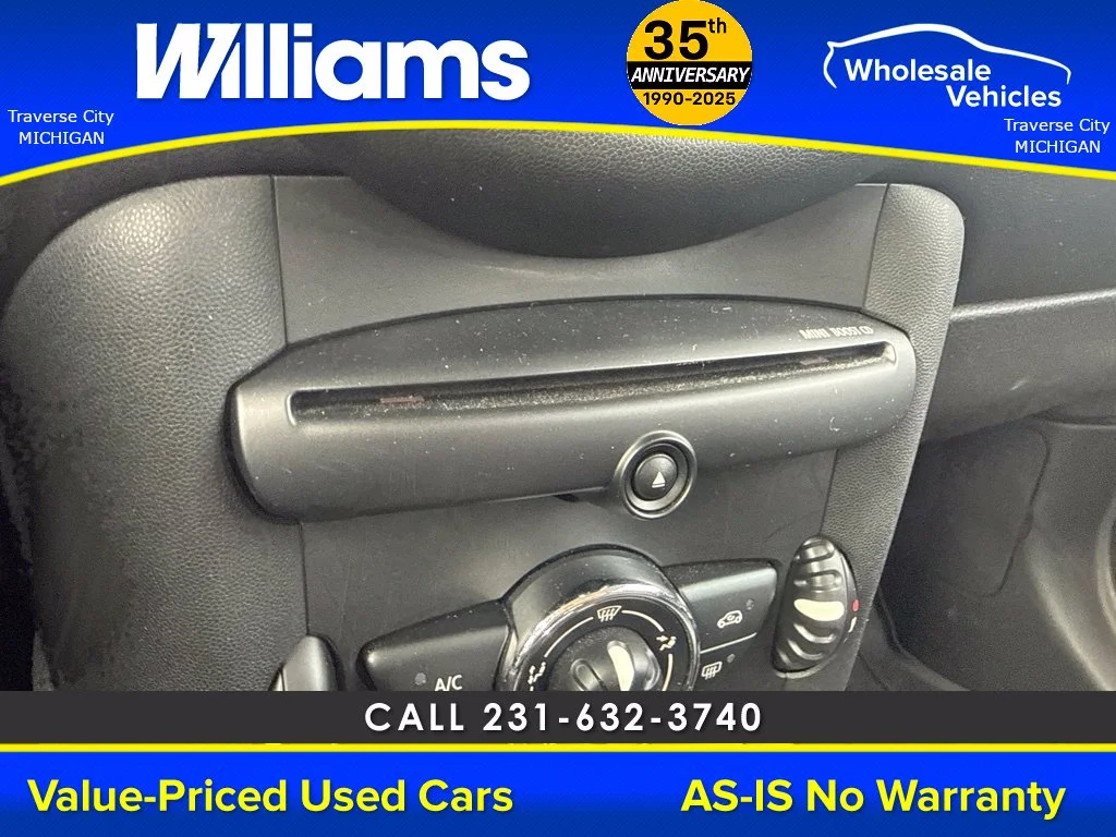 Used 2013 Pepper White MINI Clubman image 31