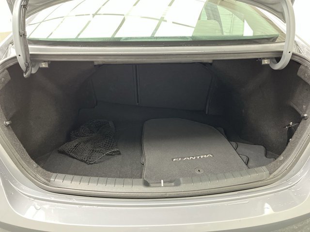 Used 2017 Shale Gray Metallic Hyundai SE image 22