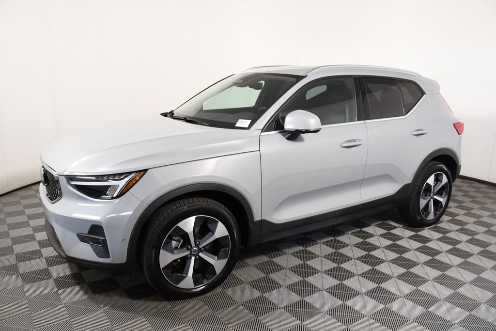 Used 2025 Volvo XC40 Plus with VIN YV4L12UE2S2588516 for sale in Richfield, Minnesota