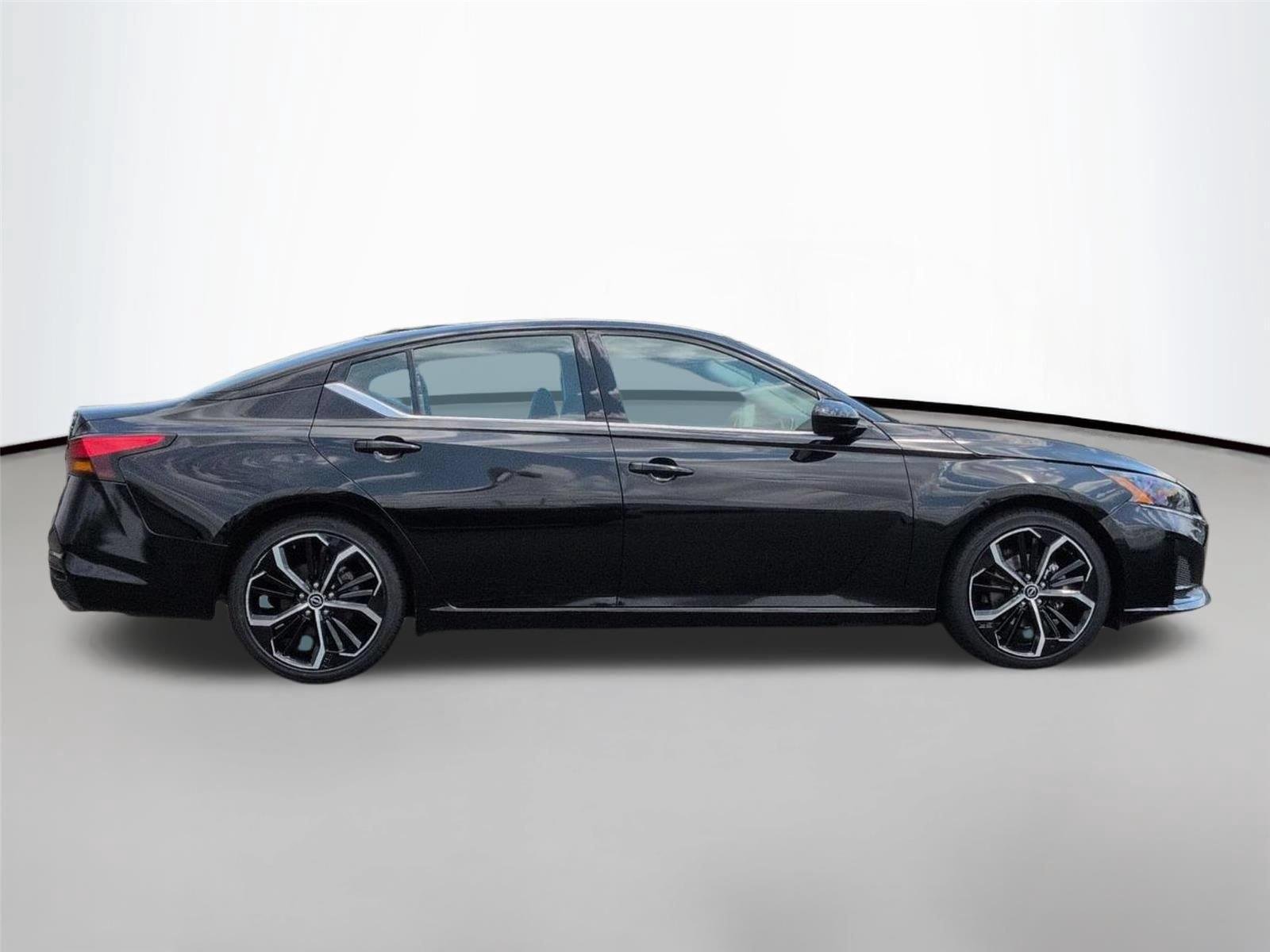 Used 2024 Super Black Nissan 2.5 SR image 6