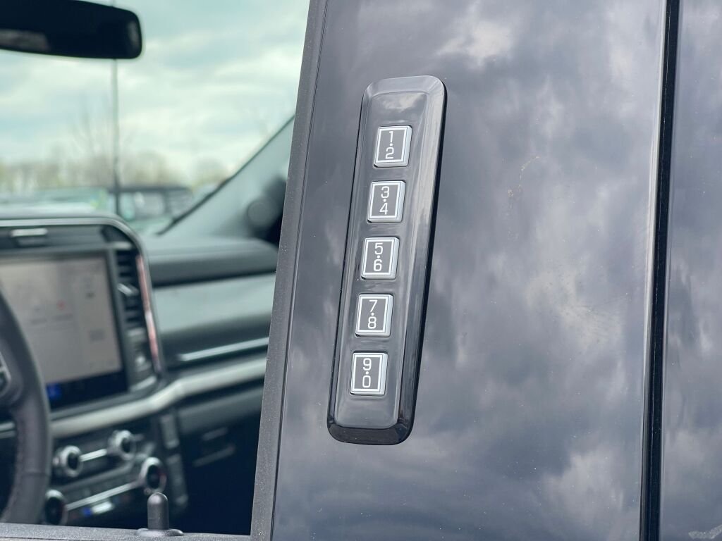 New 2026 Carbonized Gray Metallic Ford LARIAT image 26