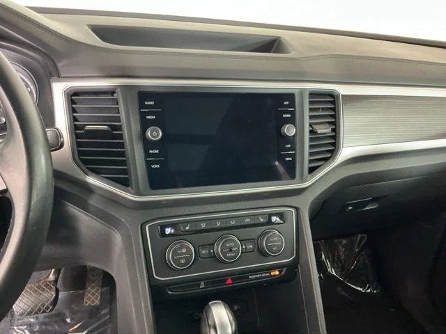 Used 2019 Black Volkswagen 3.6L V6 SE image 18