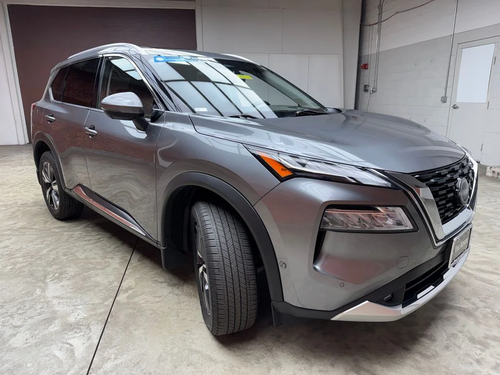 Certified Used 2022 Gun Metallic Nissan Platinum image 8