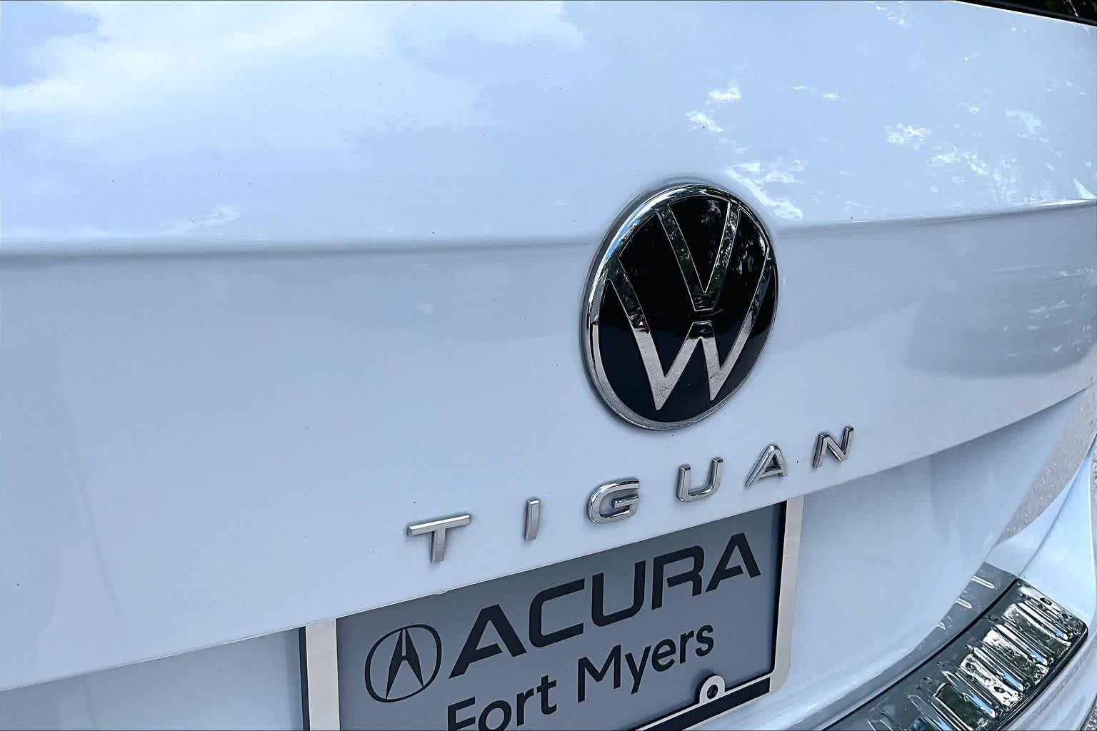 Used 2022 Oryx White Pearl Volkswagen SEL R-Line image 31