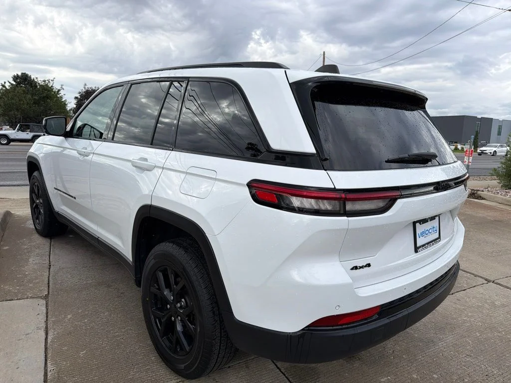 Used 2024 White Jeep Altitude image 7