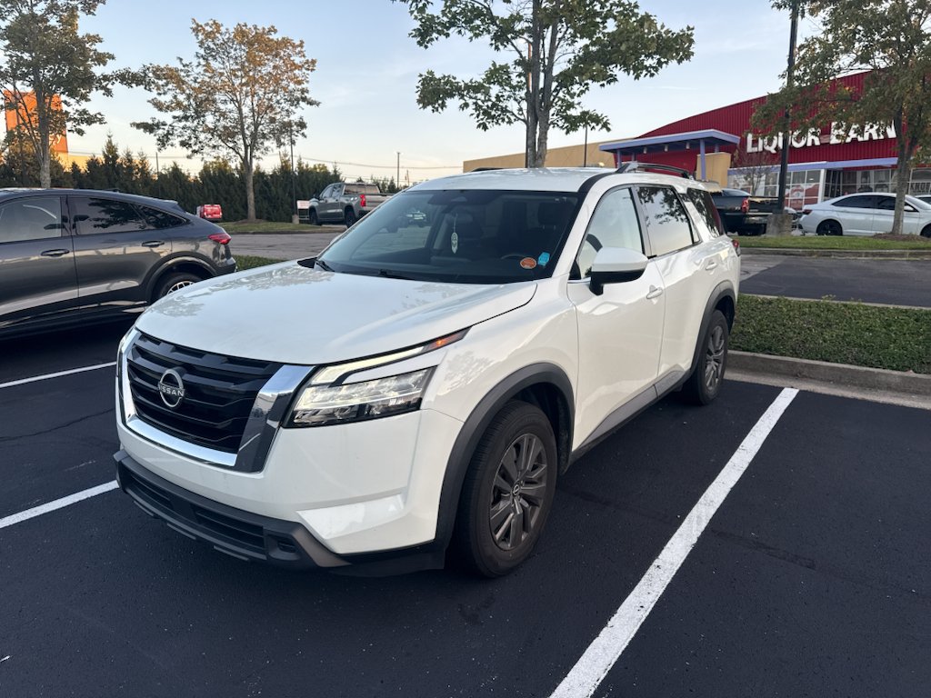 Used 2022 Glacier White Nissan SV image 2