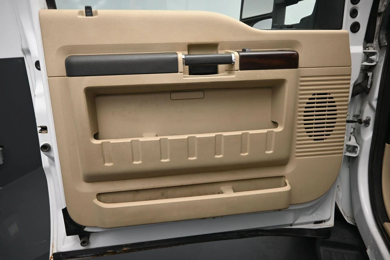 Used 2008 White Ford XL image 17