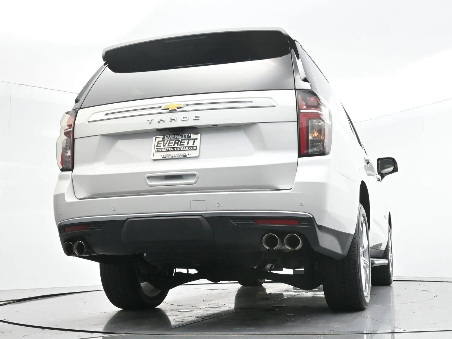 Used 2024 Iridescent Pearl Tricoat Chevrolet High Country image 51