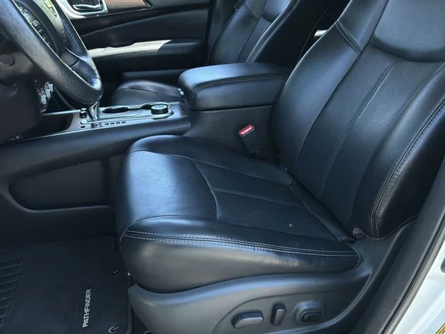 Used 2018 Silver Nissan Platinum image 23