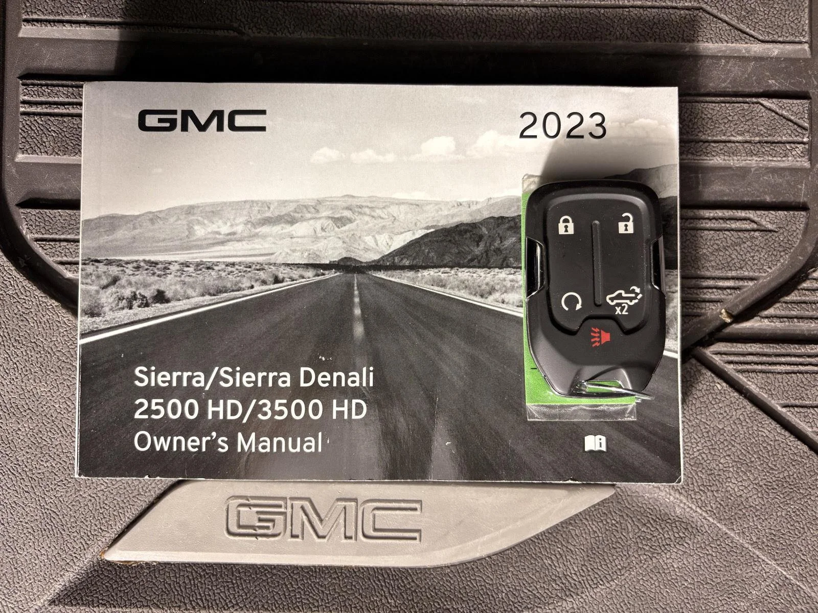 Used 2023 Onyx Black GMC Denali DRW image 58