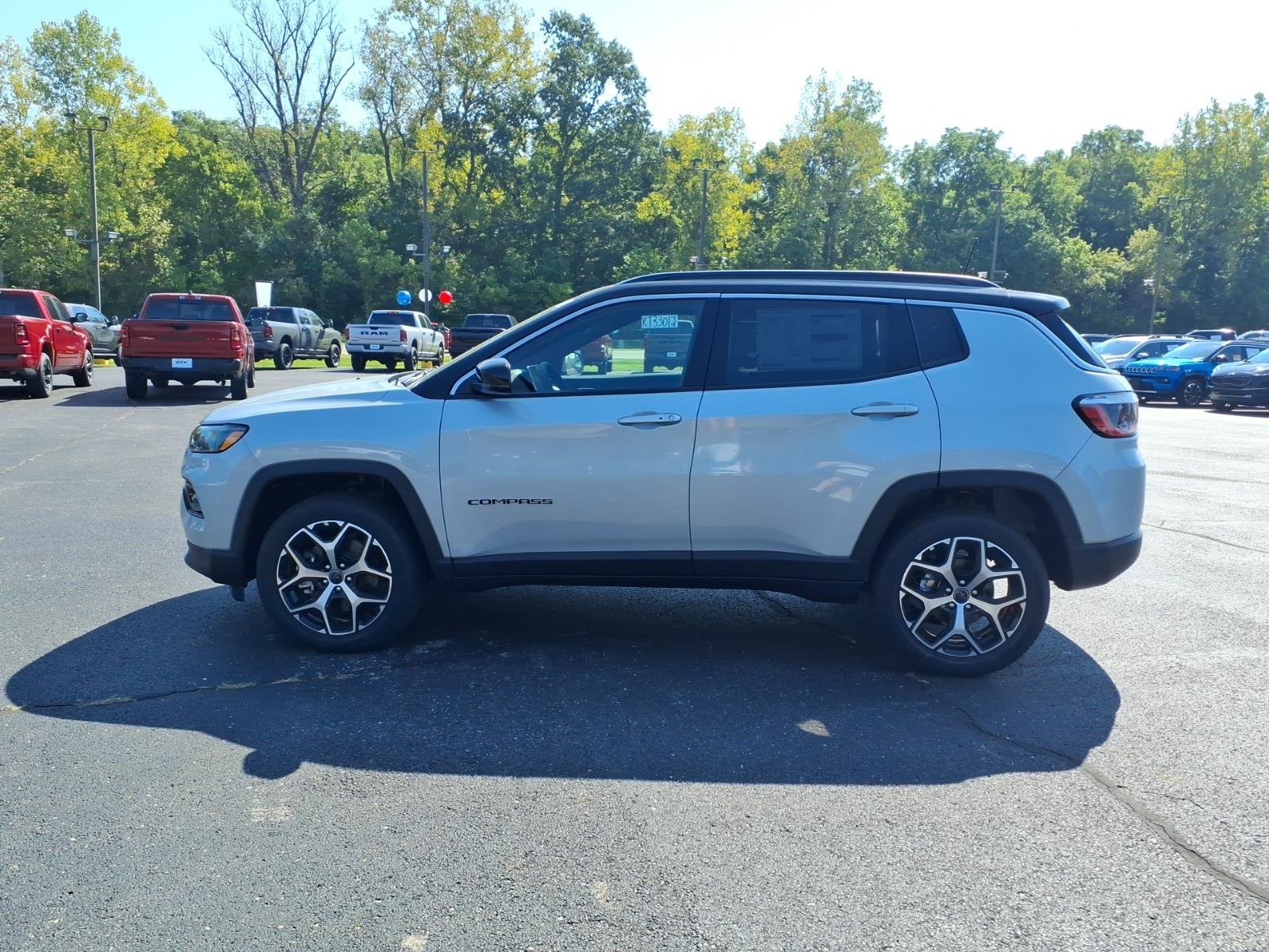 New 2026 Silver Zynith Metallic Clear-Coat Exterior Paint Jeep Limited image 4