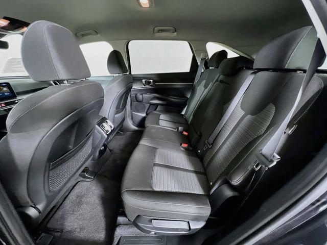 Used 2025  Kia LX image 22