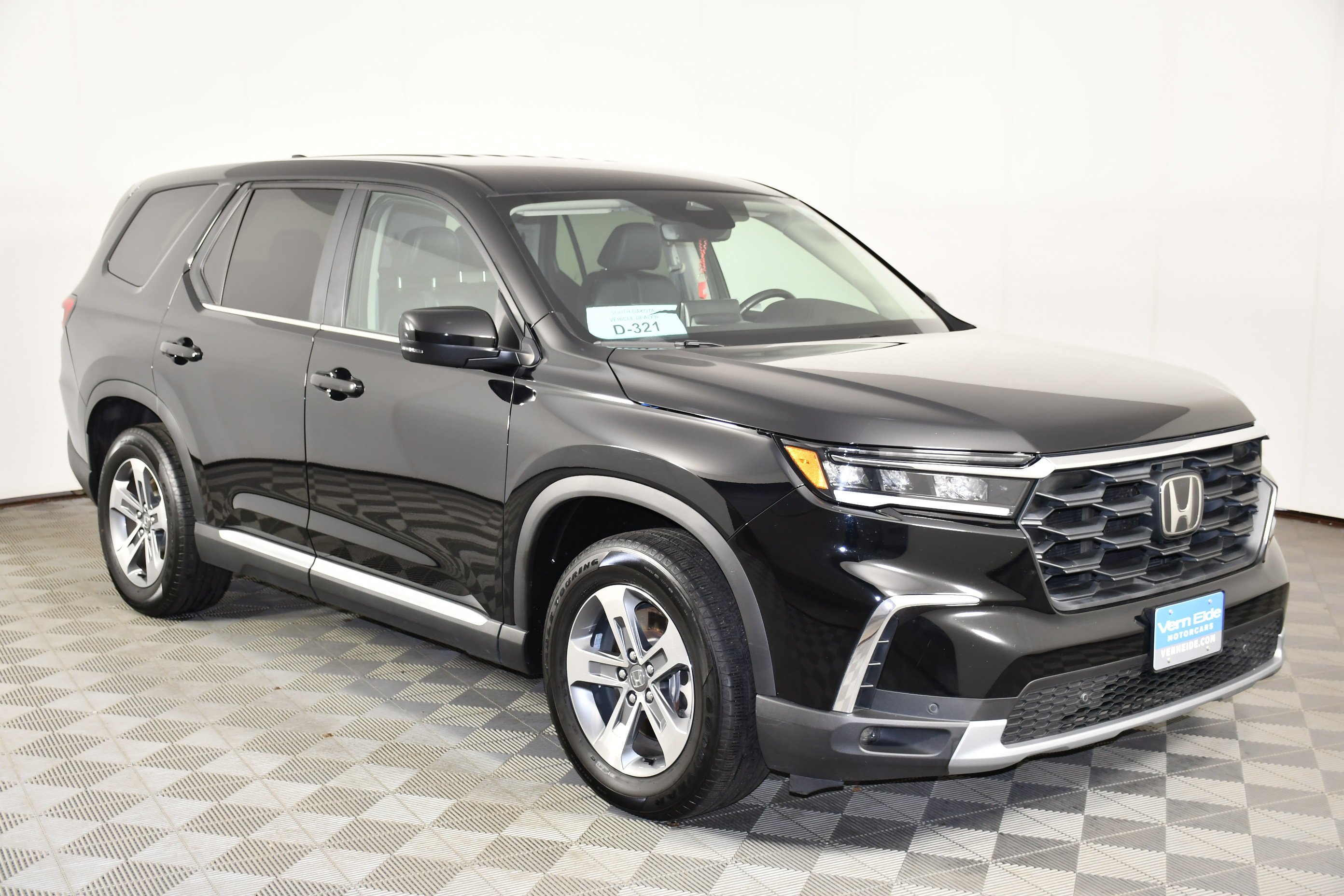 Used 2024 Crystal Black Pearl Honda EX-L 8 Passenger image 3