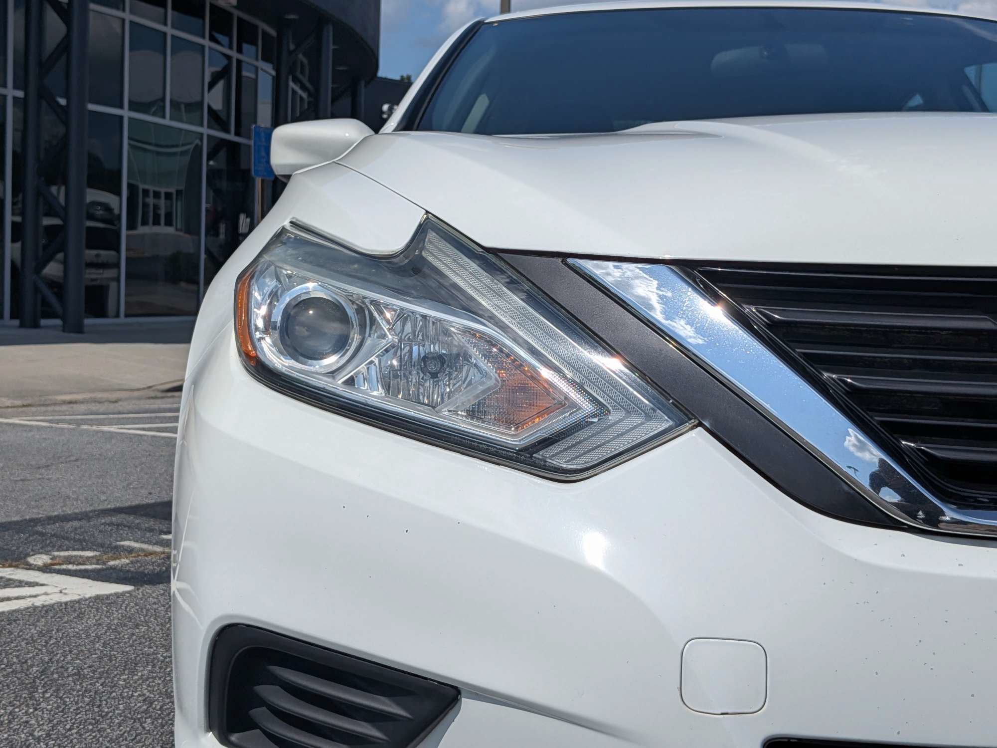 Used 2018 White Nissan 2.5 S image 8