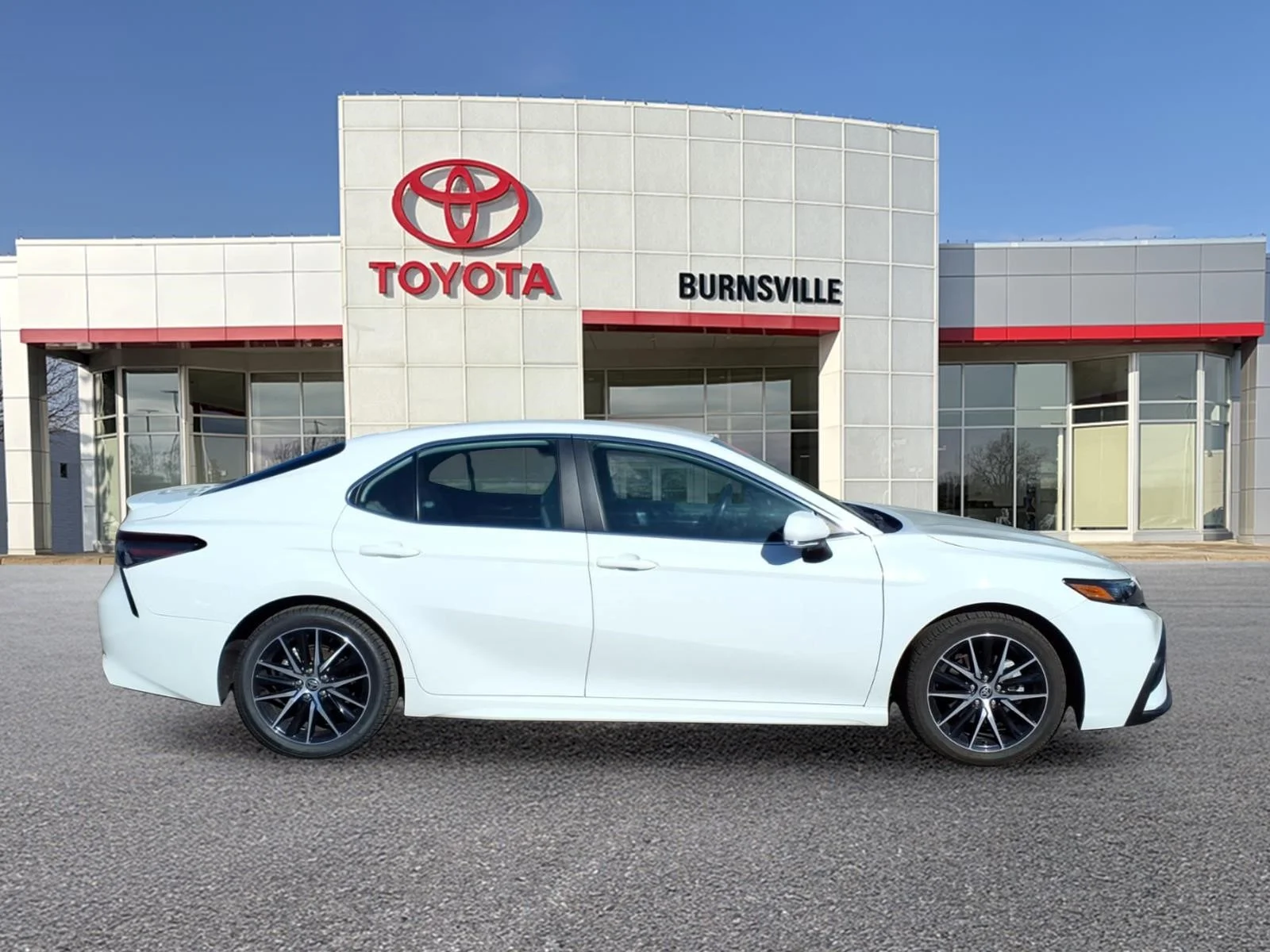 Certified 2022 Toyota Camry SE with VIN 4T1G31AK7NU570116 for sale in Burnsville, Minnesota