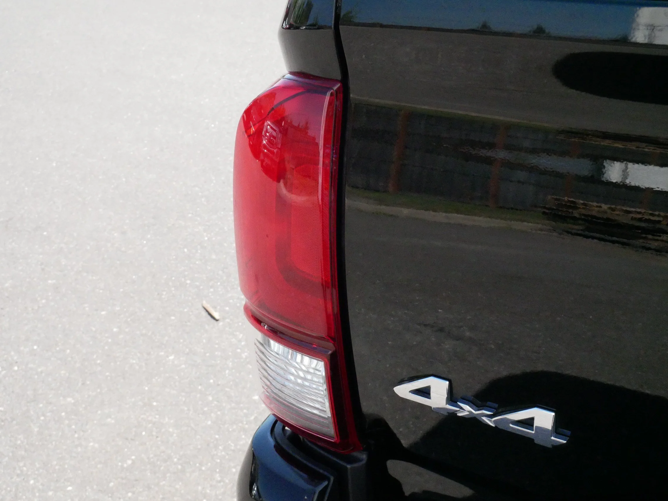 Used 2021 Midnight Black Metallic Toyota SR image 17