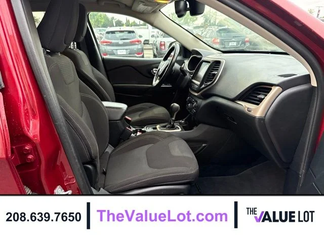 Used 2016 Red Jeep Latitude image 13