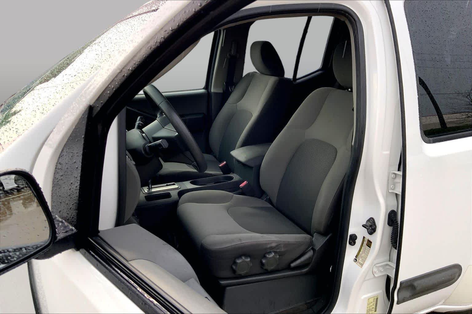 Used 2012 Avalanche Nissan S image 8