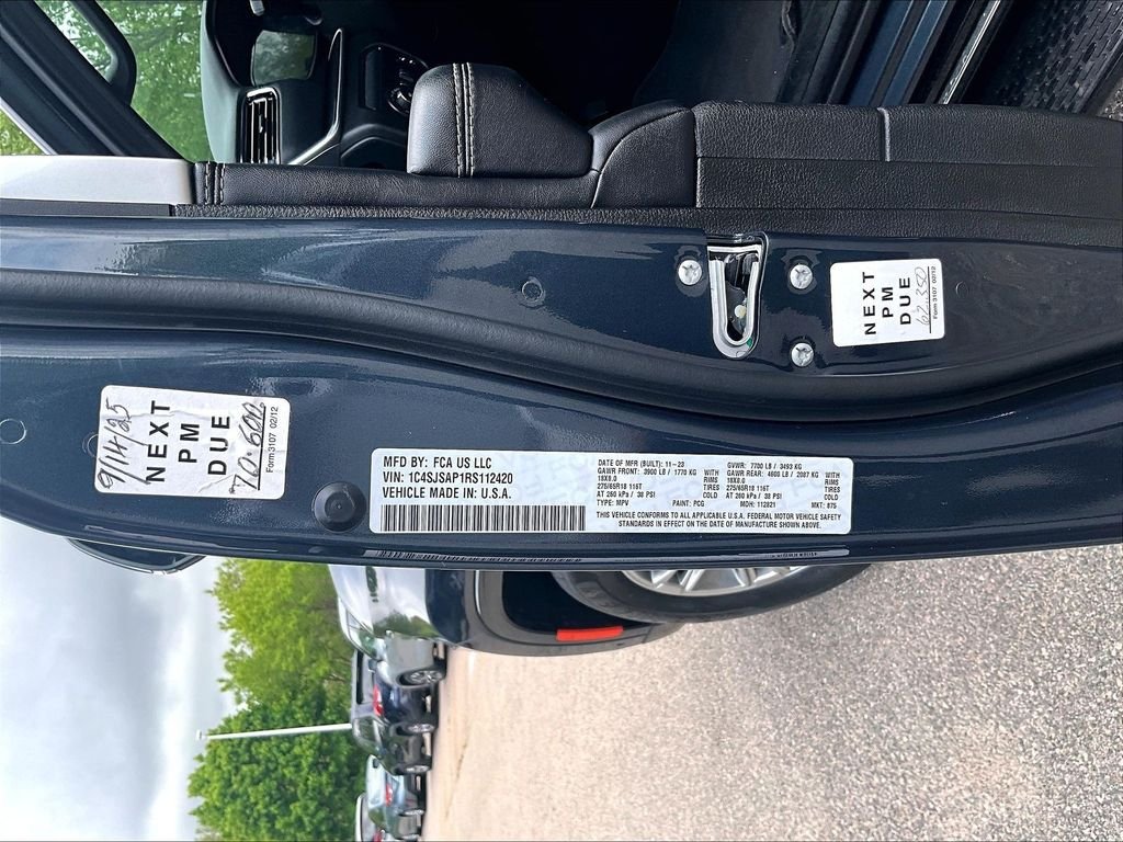 Used 2024 Gray Jeep Base image 36