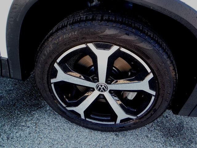 Certified Used 2026 White Volkswagen SE image 4
