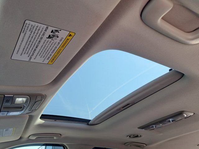 Used 2020 White Kia EX image 23