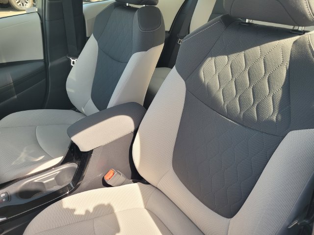 Used 2022 White Toyota LE image 13