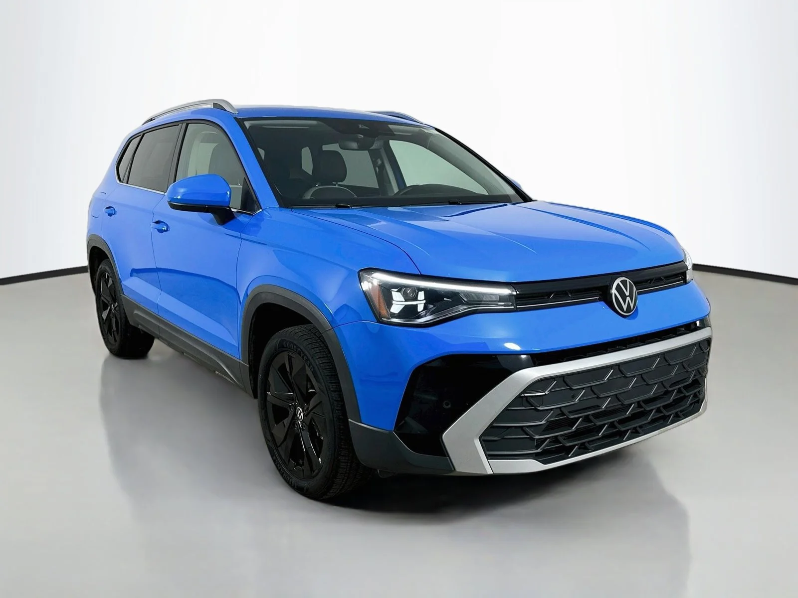 Used 2025 Blue Volkswagen  image 3