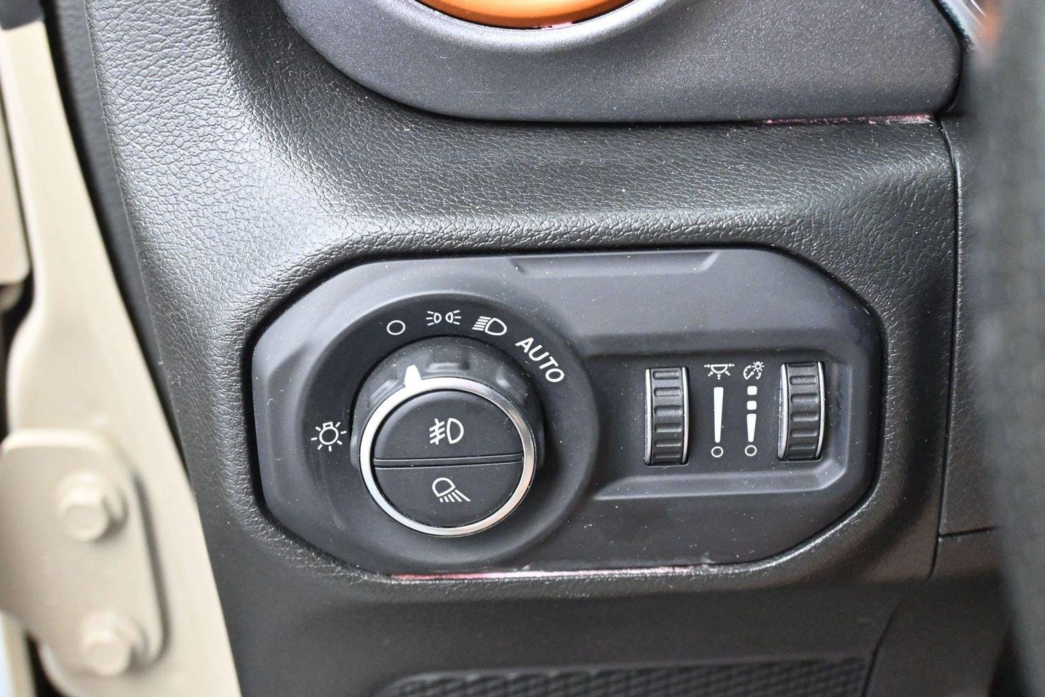 Used 2022 Limited Edition Gobi Clearcoat Jeep Mojave image 27