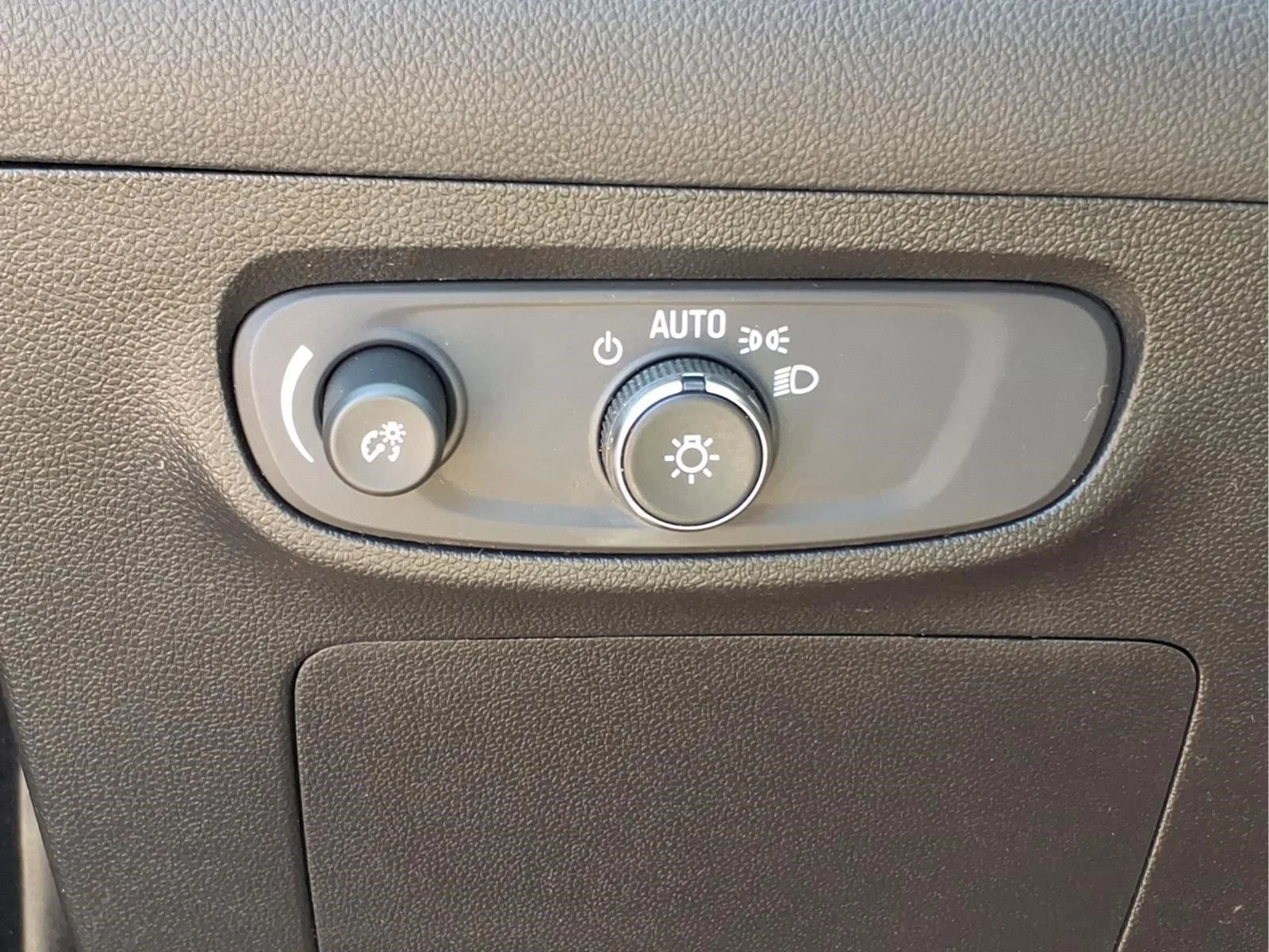Used 2024 Ebony Twilight Metallic Buick Sport Touring image 19