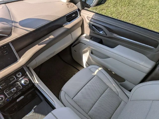 Used 2022 WHITE FROST TRICOAT GMC Denali image 19