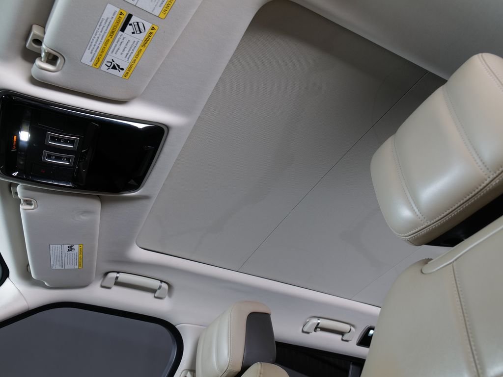 Used 2020 Fuji White Land Rover HSE image 26