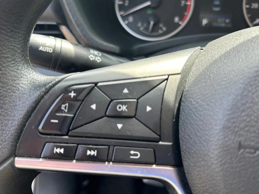 Used 2020 Silver Nissan S image 16
