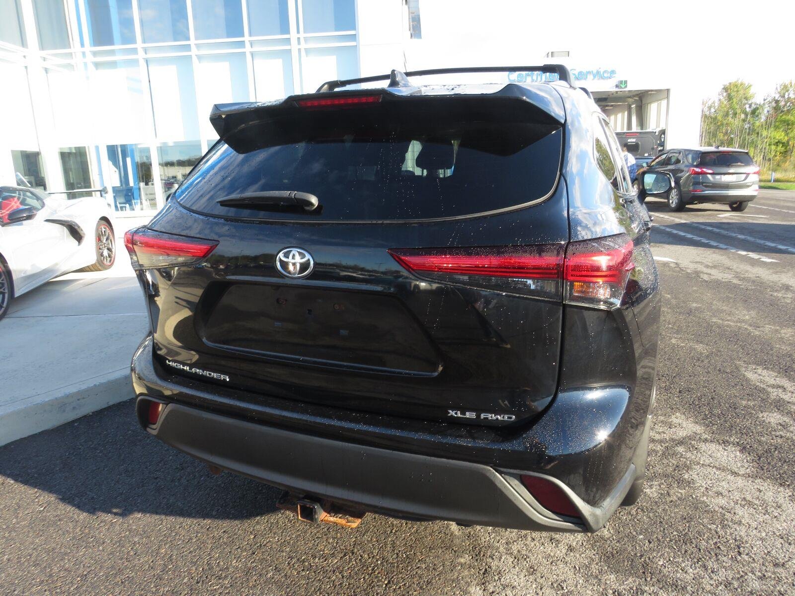 Used 2020 Midnight Black Metallic Toyota XLE image 8