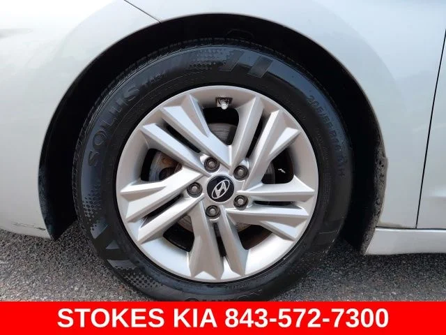 Used 2019 Silver Hyundai SEL image 9