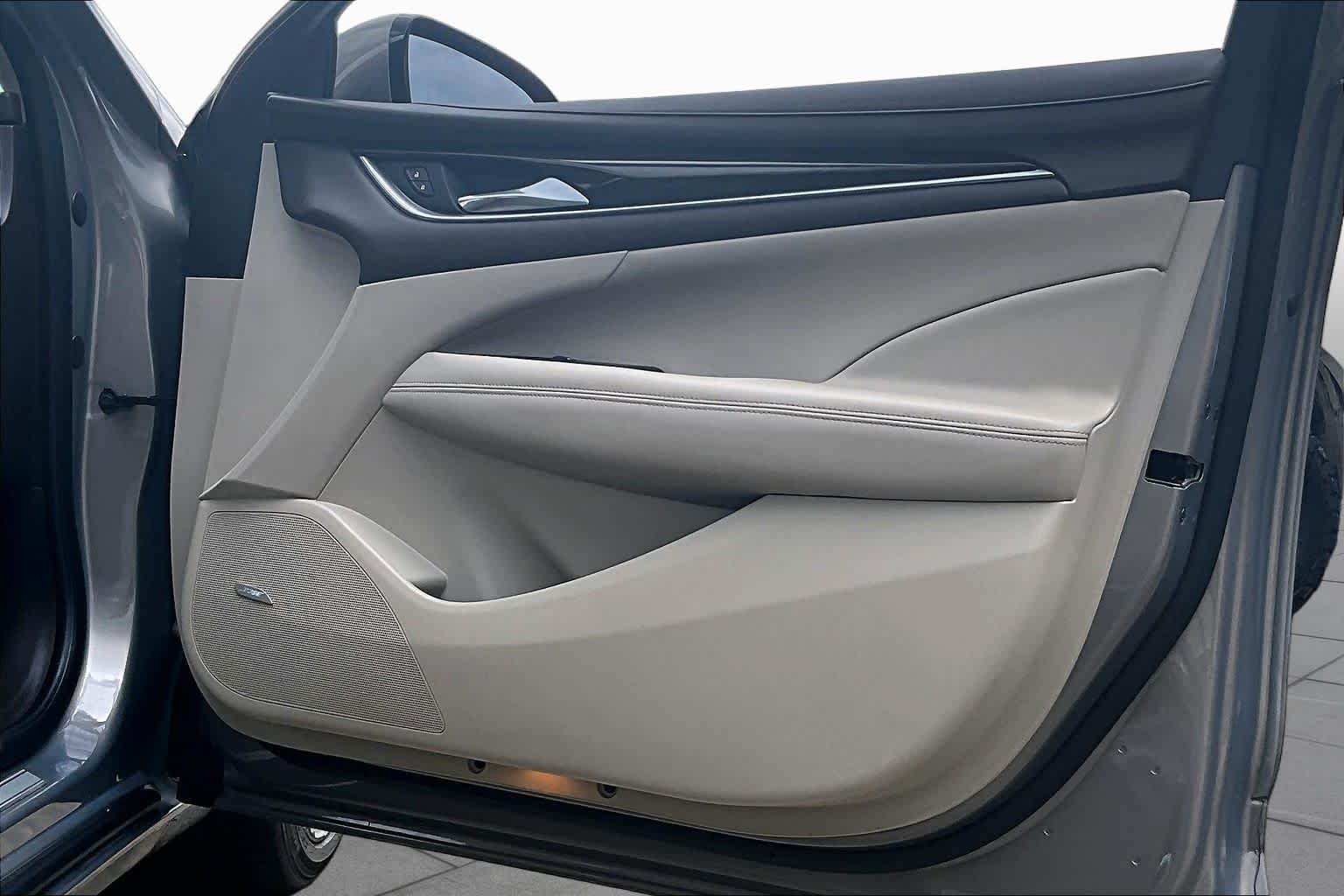 Used 2017  Buick  image 21