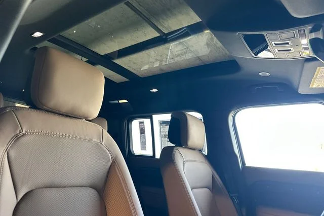 New 2026 Carpathian Grey Land Rover X-Dynamic SE image 15