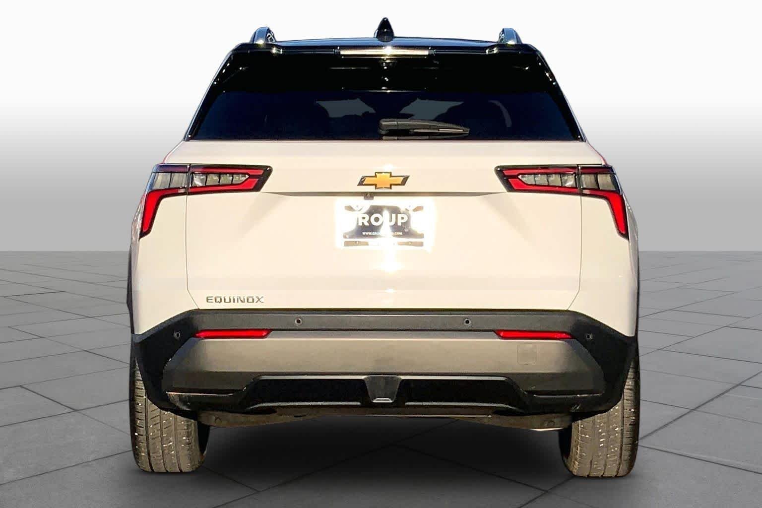 Used 2025 Summit White Chevrolet LT image 5