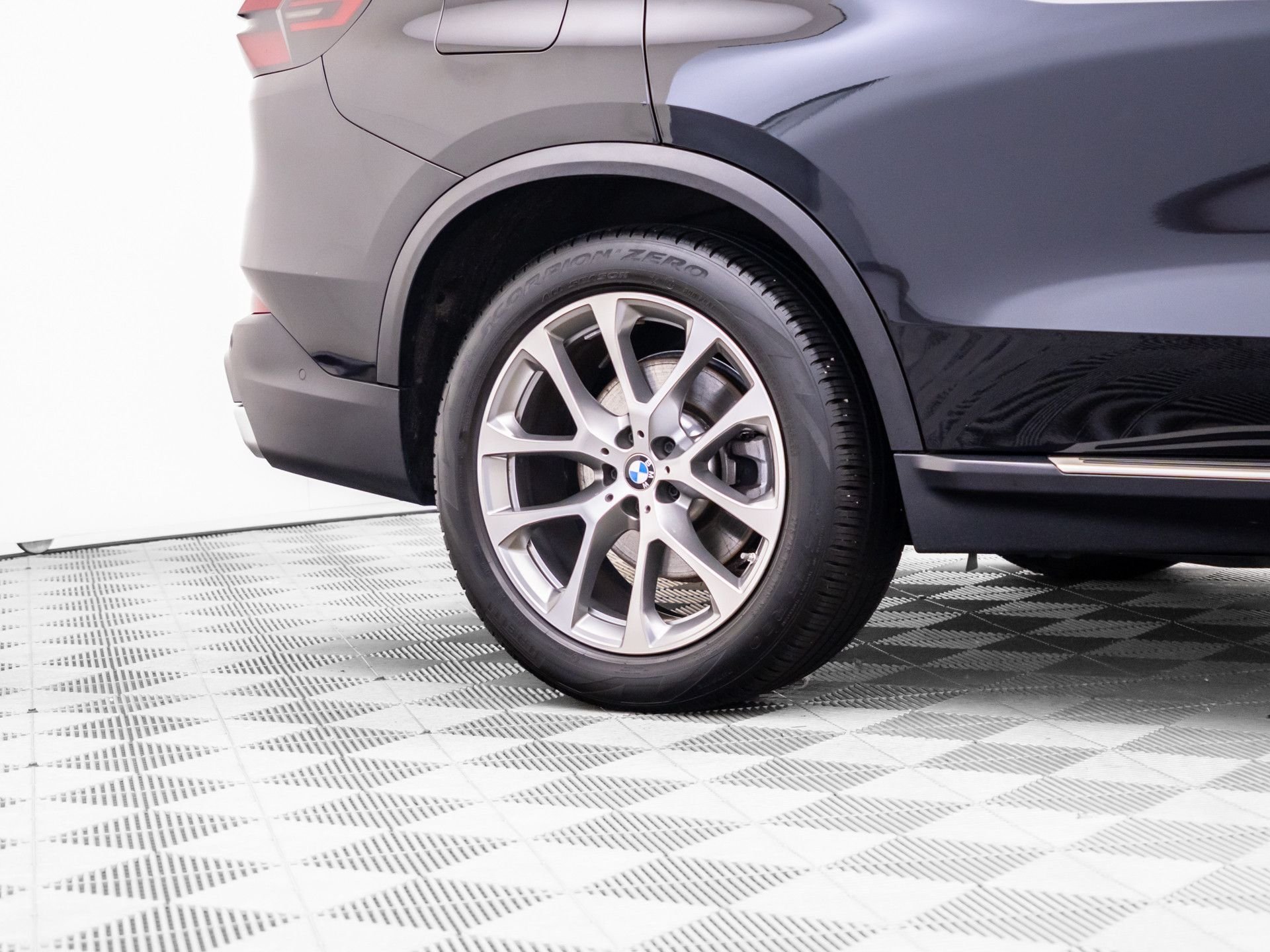 Used 2024 Black BMW xDrive40i image 34
