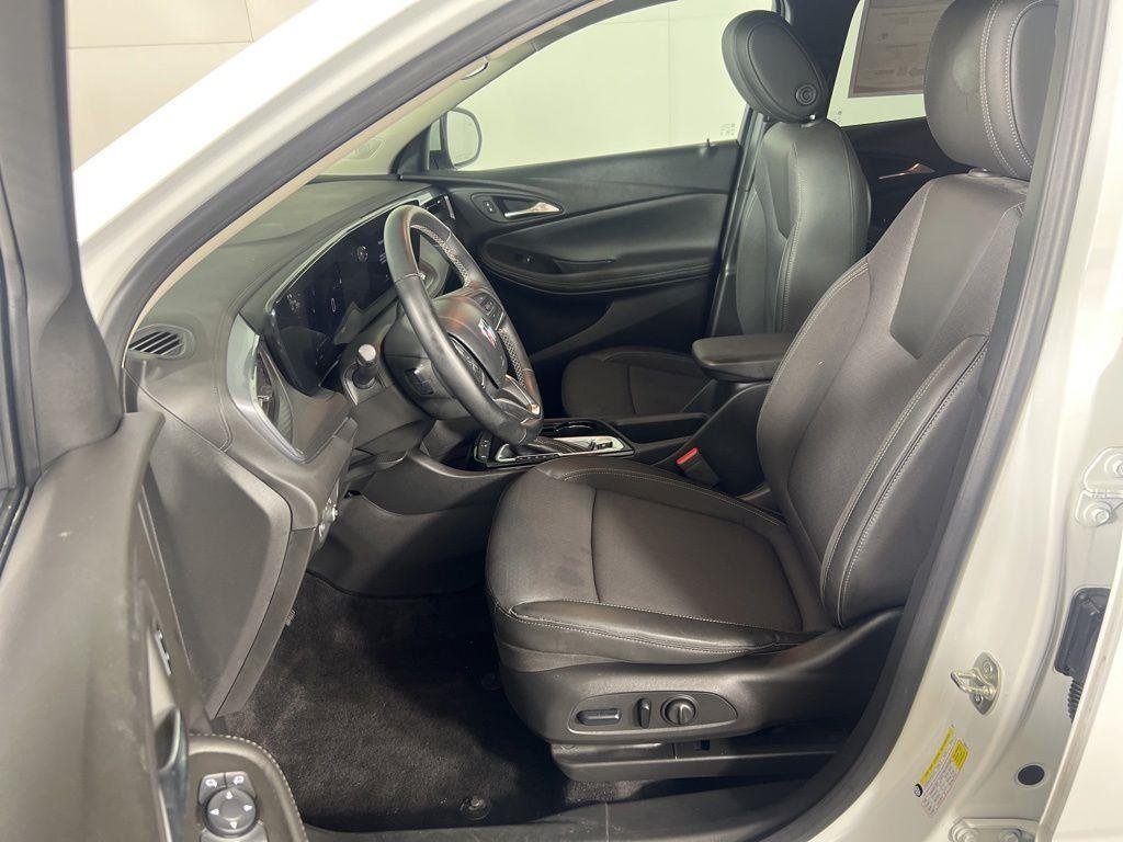 Used 2024 Summit White Buick Preferred image 4