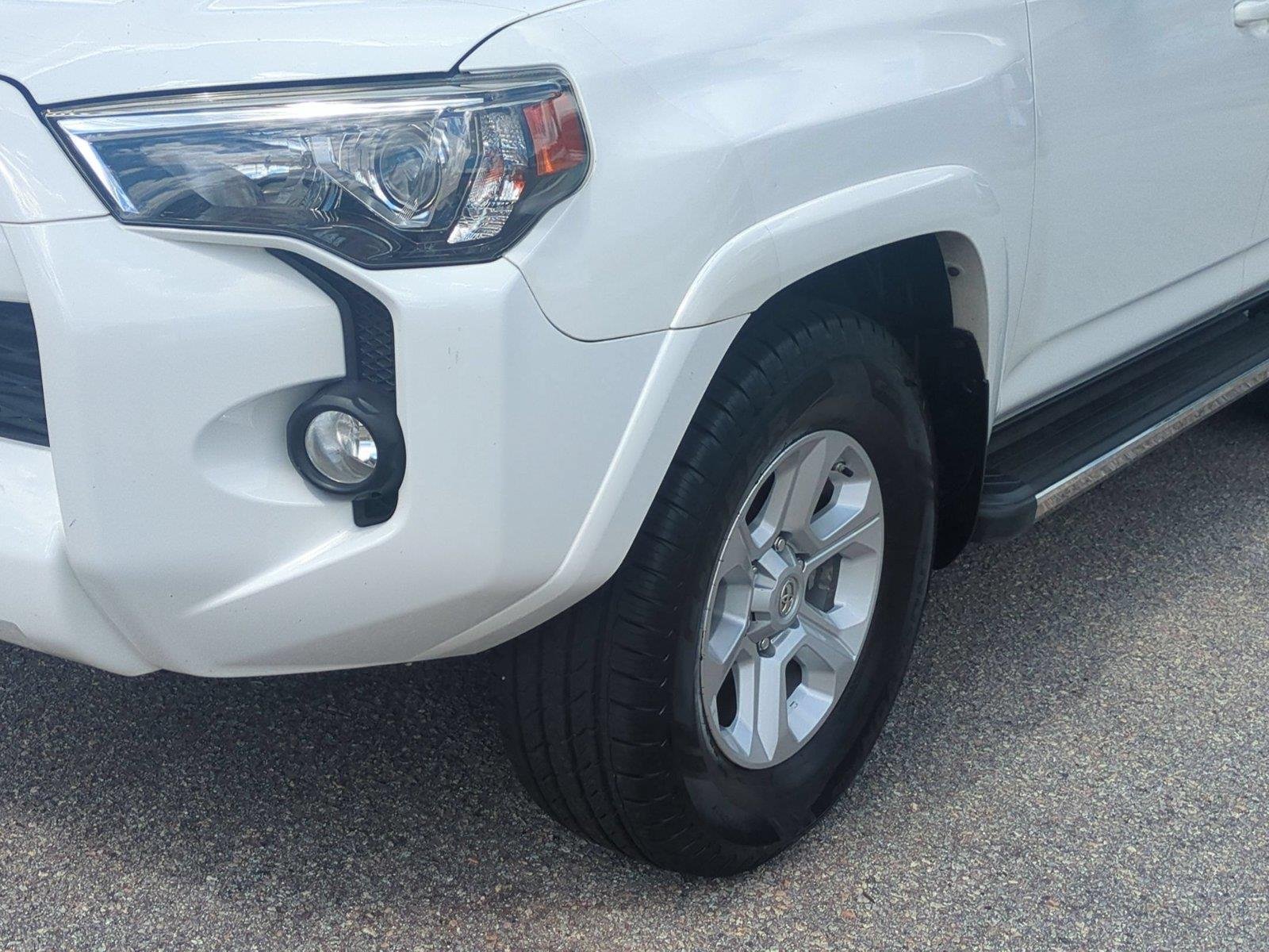 Used 2017 Super White Toyota SR5 image 9