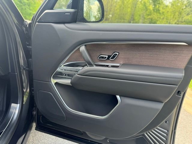 New 2026 Carpathian Grey Land Rover SE image 18