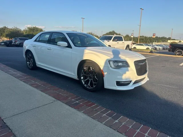 Used 2018 White Chrysler S image 3