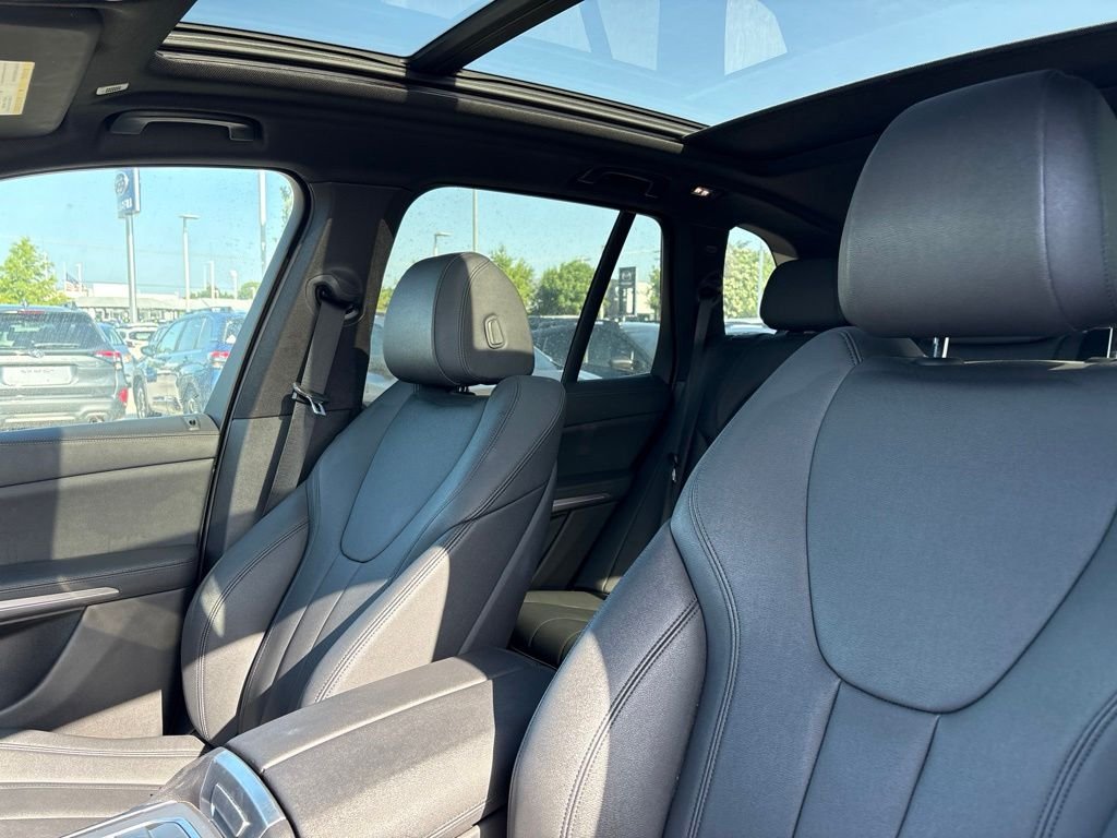 Used 2019 Gray BMW xDrive40i image 5