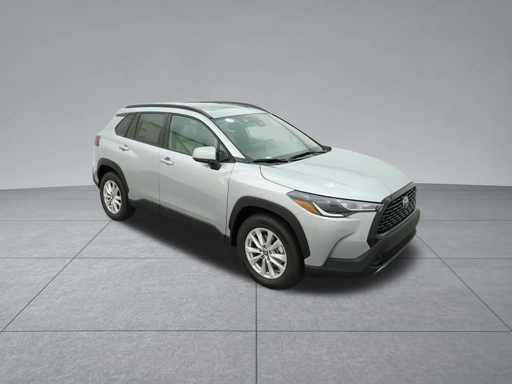 Used 2022 Silver Toyota LE image 16