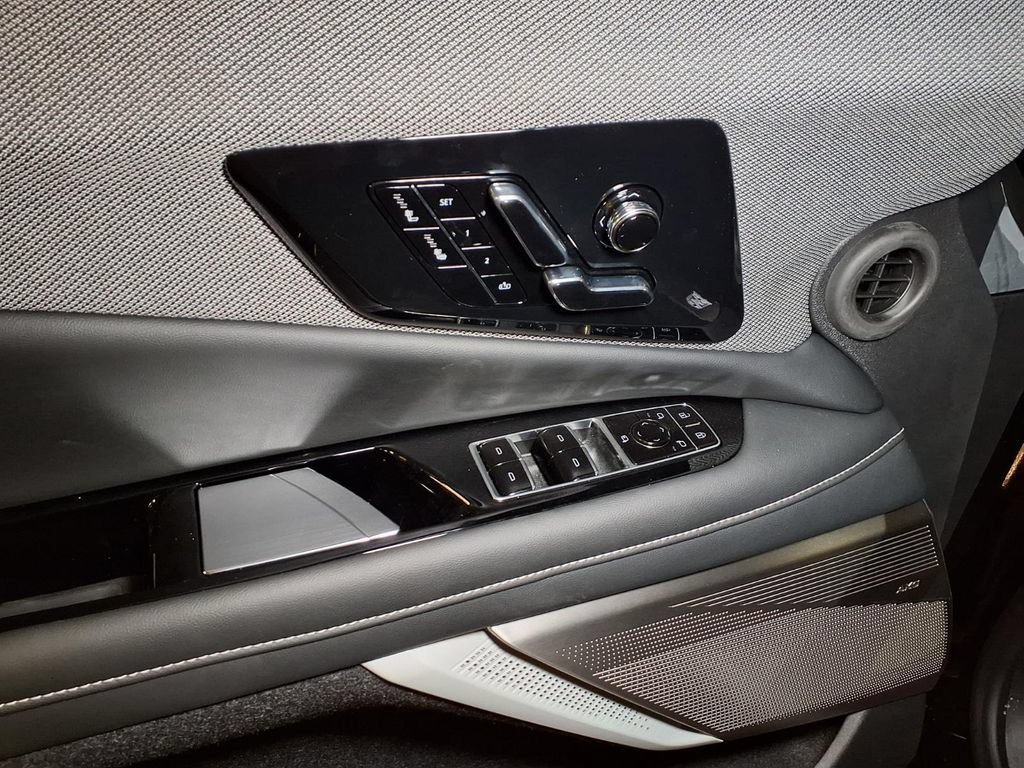 2027 Cadillac OPTIQ Luxury - Photo 16