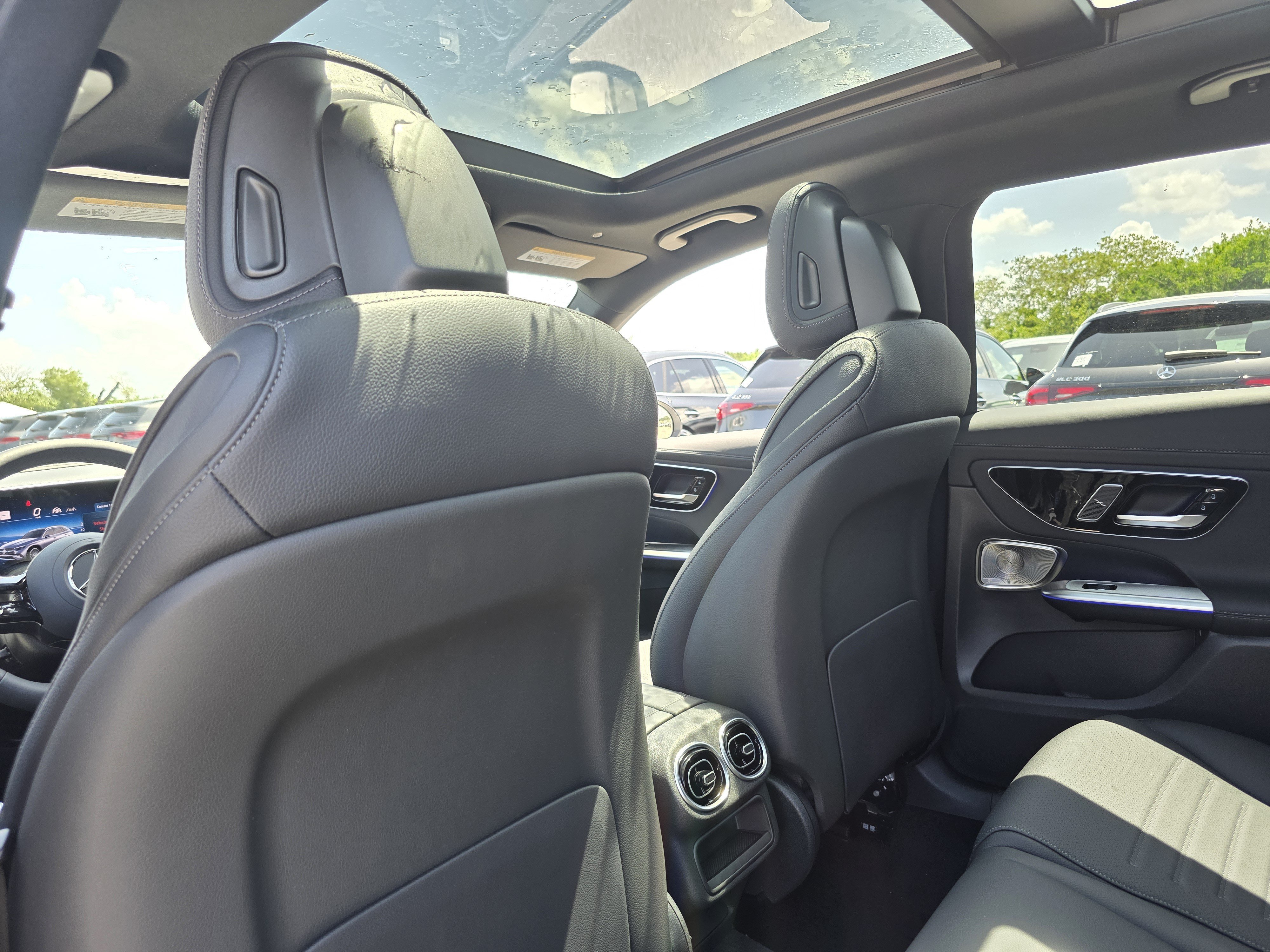 New 2026 Polar White Mercedes-Benz GLC 300 image 40