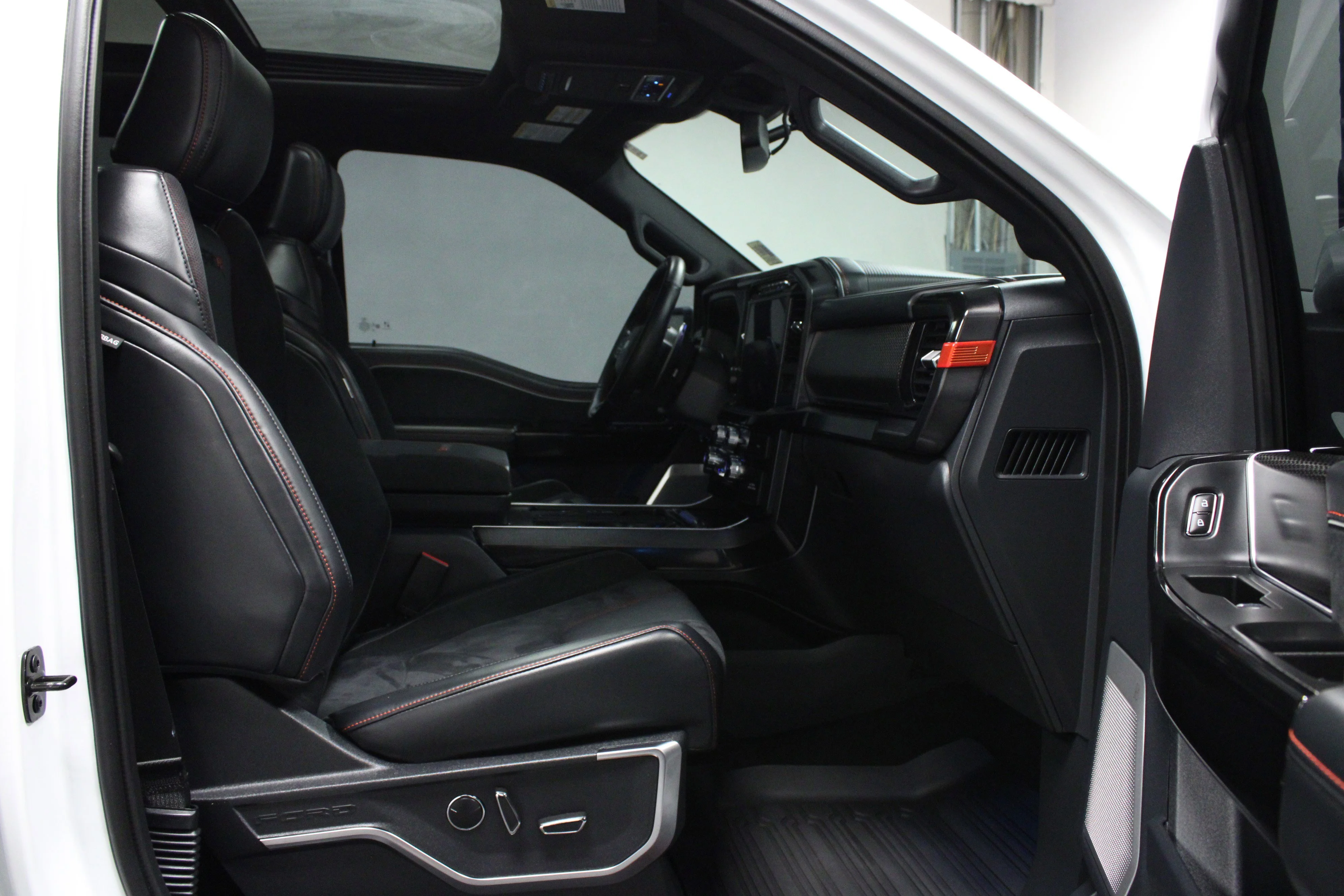 Used 2024 Oxford White Ford Raptor image 16